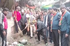 कोटा दक्षिण के विधायक संदीप शर्मा ने सड़क पर क्यों लगाई झाड़ू? कोटा दक्षिण के विधायक संदीप शर्मा ने सड़क पर क्यों लगाई झाड़ू?