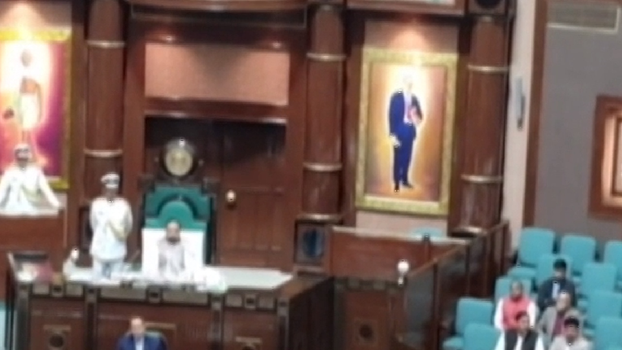 मध्य प्रदेश  में सरकार बदलते ही Nehru Vs Ambedkar की 'जंग'!