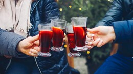 5 Hot Cocktail Recipes That Bring Warmth To Chilly Evenings
