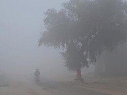 Weather Update: श्रीगंगानगर में कोहरे के साथ ठंड का कहर जारी, 2 दिन बाद बारिश के आसार, किसानों के खिले चेहरे Weather Update: श्रीगंगानगर में कोहरे के साथ ठंड का कहर जारी, 2 दिन बाद बारिश के आसार, किसानों के खिले चेहरे