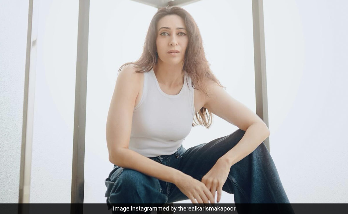 49 साल की उम्र में Karisma Kapoor को देख लोगों को याद आई दिल तो पागल है की 'निशा', फैन्स बोले- ये यंग लेडी कौन है