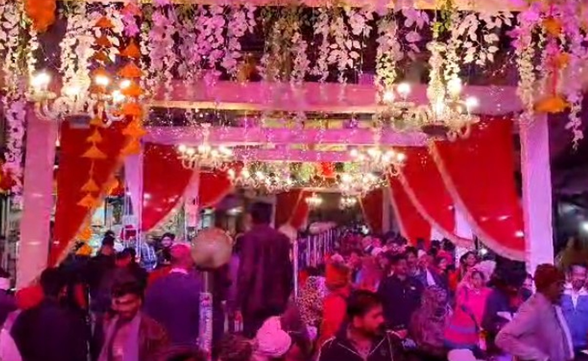 Shri Ram Vivah Mahotsav: सिर पर खजूर का मुकुट... ढोल-नगाड़े के साथ ओरछा भ्रमण पर निकले 'रामराजा सरकार'