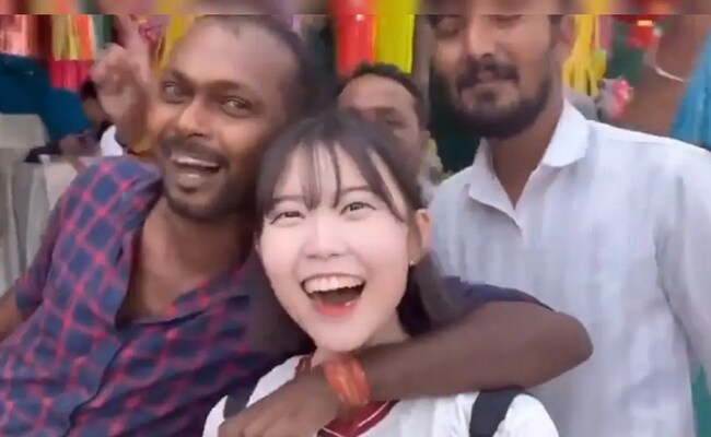 भारत घूमने आई कोरियन ब्लॉगर के साथ बदसलूकी, VIDEO वायरल होने के बाद आरोपी गिरफ्तार