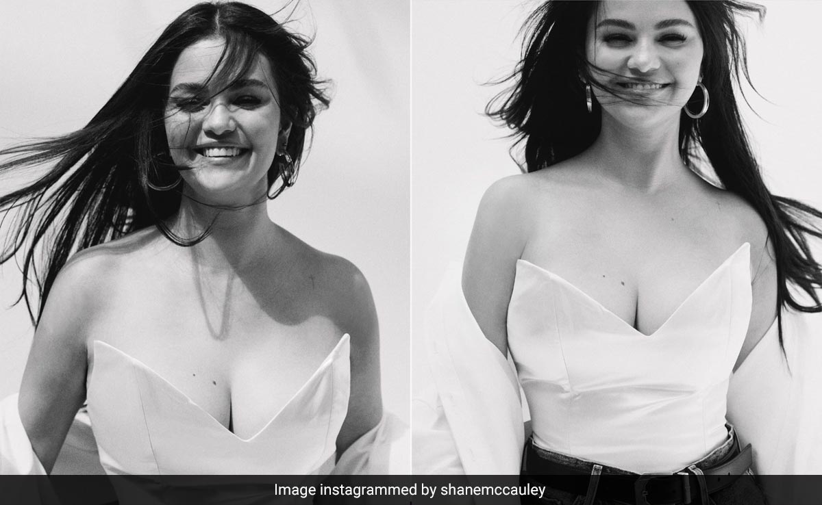 Selena Gomez In A Corset And Jeans Shows Her <i>Same Old Love</i> For Elevated Casuals Done Fashionably