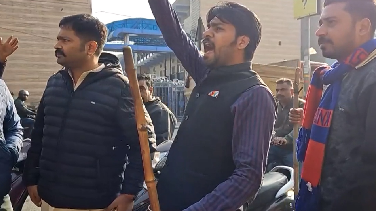 Sukhdev Singh Gogamedi Murder: करणी सेना अध्यक्ष हत्यांकाड़ के बाद अजमेर में प्रर्दशन शुरू