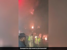 3 Killed After Fire Breaks Out At Mall In Karachi: Report 3 Killed After Fire Breaks Out At Mall In Karachi: Report