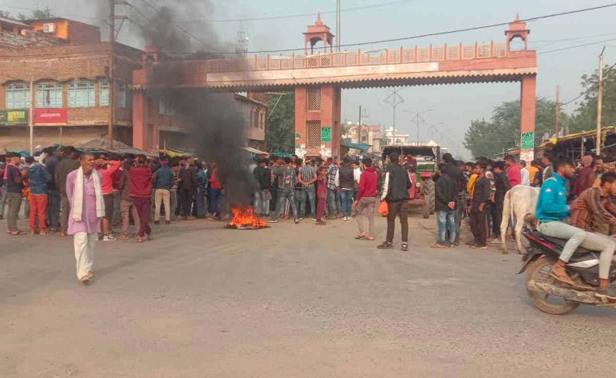 Bhind: सुखदेव सिंह गोगामेड़ी की हत्या के विरोध में भिंड में भी हुआ प्रदर्शन, लोगों ने जलाए टायर
