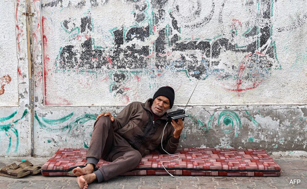 Israel Gaza Hamas Palestine: "Back To Stone Age": High Demand For Radio Sets In Gaza Amid Power Cuts - Vimarsana News