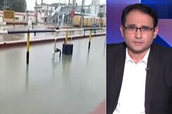 Hundreds Of Passengers Stranded At Tamil Nadu's Srivaikuntam Railway Station Amid Heavy Rain Hundreds Of Passengers Stranded At Tamil Nadu's Srivaikuntam Railway Station Amid Heavy Rain