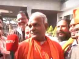 "मध्य प्रदेश को शिवराज ने जन्नत बना दिया": CM आवास पहुंचे इस कलाकार ने बांध दिया शमा  "मध्य प्रदेश को शिवराज ने जन्नत बना दिया": CM आवास पहुंचे इस कलाकार ने बांध दिया शमा