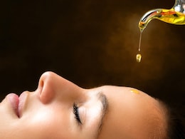 Coconut Oil For Skin: रात में सोने से पहले चेहरे पर नारियल तेल लगाने से क्या होता है? Coconut Oil For Skin: रात में सोने से पहले चेहरे पर नारियल तेल लगाने से क्या होता है?