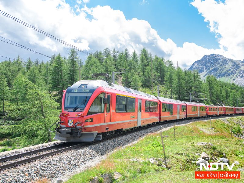 यात्रीगण ध्यान दें! बिलासपुर रेलवे ने 13 ट्रेनों को किया रद्द, सफर पर निकलने से पहले चेक कर लें लिस्ट