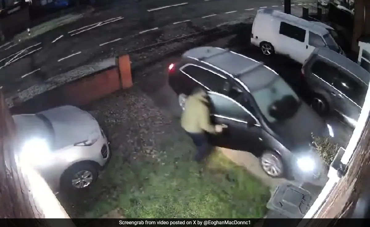 Video: Car Thief In UK Rams Owner Into Wall, Smashes Door While Speeding Away Video: Car Thief In UK Rams Owner Into Wall, Smashes Door While Speeding Away