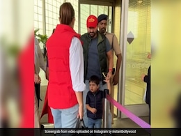 करीना कपूर समझ पति सैफ अली खान ने दूसरी महिला के कंधे पर रख दिया हाथ, बेबो का यूं आया रिएक्शन करीना कपूर समझ पति सैफ अली खान ने दूसरी महिला के कंधे पर रख दिया हाथ, बेबो का यूं आया रिएक्शन