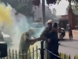 "PM लापता के पर्चे, लखनऊ के जूते..." : संसद में हंगामा करने वाले आरोपियों के बारे में पुलिस ने कोर्ट को बताया "PM लापता के पर्चे, लखनऊ के जूते..." : संसद में हंगामा करने वाले आरोपियों के बारे में पुलिस ने कोर्ट को बताया