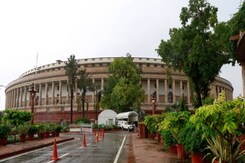 Loksabha Security Breach: कैसी होती है संसद की सुरक्षा? यहां समझिए Loksabha Security Breach: कैसी होती है संसद की सुरक्षा? यहां समझिए