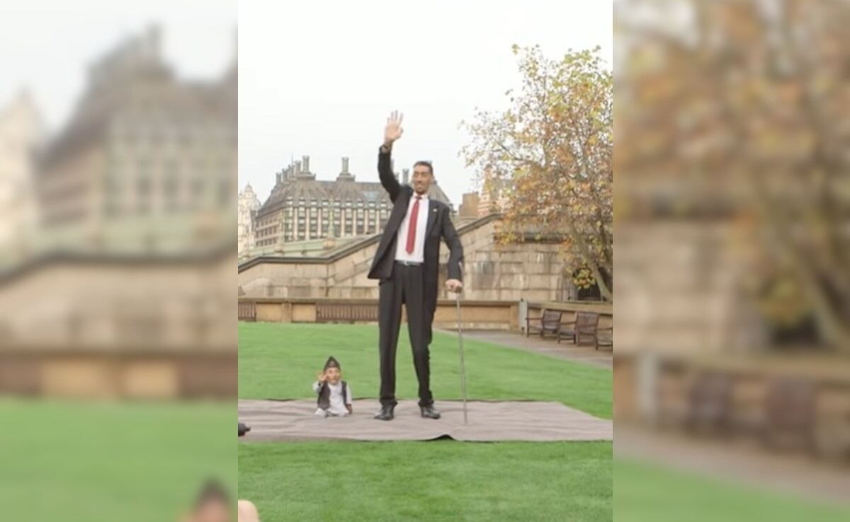Old Video Showing World's Tallest Man Meeting The World's Shortest Man In London Goes Viral