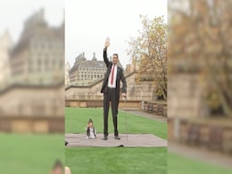 Old Video Showing World's Tallest Man Meeting The World's Shortest Man In London Goes Viral Old Video Showing World's Tallest Man Meeting The World's Shortest Man In London Goes Viral