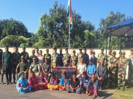 प. बंगाल : BSF, DRI और पुलिस के संयुक्त अभियान में 2.18 करोड़ का सोना जब्त प. बंगाल : BSF, DRI और पुलिस के संयुक्त अभियान में 2.18 करोड़ का सोना जब्त