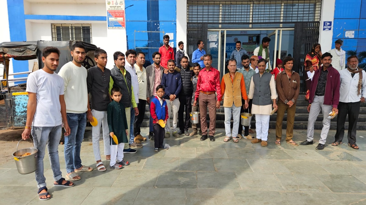 Positive News : आगर-मालवा के जिला अस्पताल में मरीजों और परिजनों को फ्री में भोजन करा रही है ये संस्था