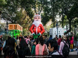 देश भर में Christmas की धूम, कहीं प्रार्थना-कहीं जश्न, रंग बिरंगी रोशनी से सजे चर्च देश भर में Christmas की धूम, कहीं प्रार्थना-कहीं जश्न, रंग बिरंगी रोशनी से सजे चर्च