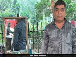 दिल्ली के पॉश इलाके में सड़क पर छतरी लगाकर बाल काटने वाले इस नाई की सोशल मीडिया पर हो रही चर्चा, क्या है वजह? दिल्ली के पॉश इलाके में सड़क पर छतरी लगाकर बाल काटने वाले इस नाई की सोशल मीडिया पर हो रही चर्चा, क्या है वजह?