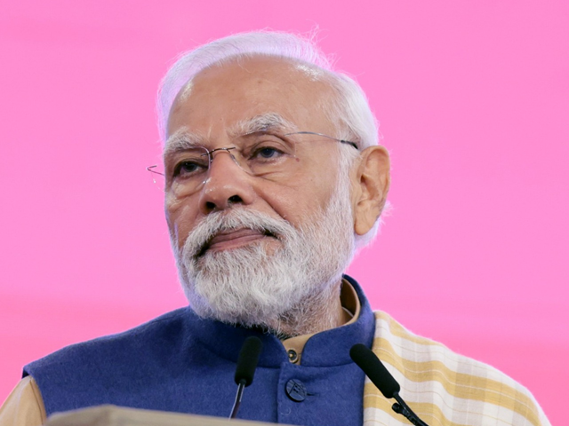 कांग्रेस MP धीरज साहू से जुड़ी कंपनियों पर IT का छापा, 200 करोड़ बरामद, PM मोदी ने कसा तंज