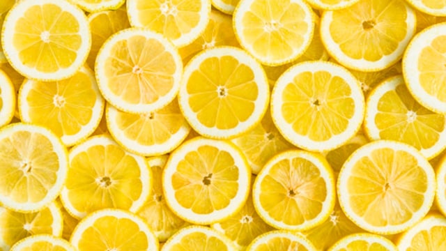 The antibacterial properties of lemons can help fight bacteria in the mouth