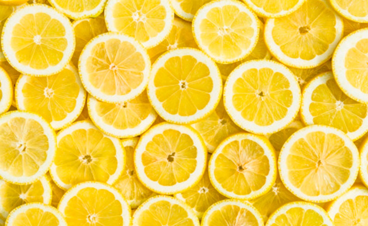 The antibacterial properties of lemons can help fight bacteria in the mouth