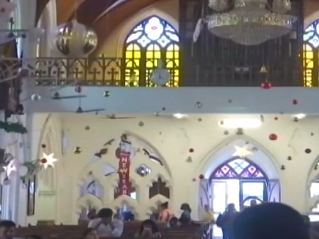 Christmas Eve पर खरीदारी करने बाजारों में उमड़ी भीड़