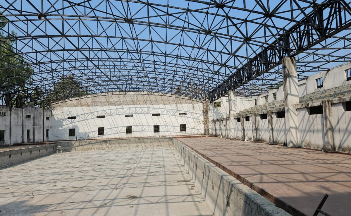 खंडवा में 11 साल से बन रहा एक स्विमिंग पूल, करोड़ों रुपए खर्च फिर भी बना खंडहर