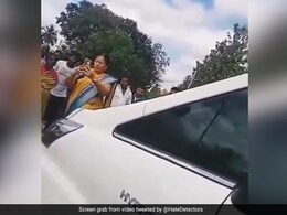 VIDEO: "बस के नीचे आ जाओ..." - 1.5 करोड़ की कार में बाइक सवार ने मारी टक्कर तो एचडी देवेगौड़ा की बहू हुईं नाराज