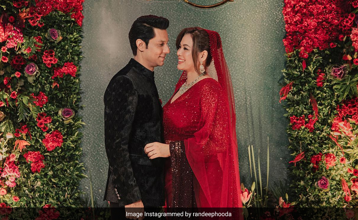 Inside Lin Laishram And Randeep Hooda's Wedding Reception In Mumbai