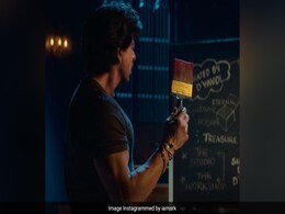 ये है देश का पहला एक्टर, जिसने इंडियन फिल्म इंडस्ट्री में बनाया इतिहास, एक साल में 2500 करोड़ की कमाई की हासिल ये है देश का पहला एक्टर, जिसने इंडियन फिल्म इंडस्ट्री में बनाया इतिहास, एक साल में 2500 करोड़ की कमाई की हासिल