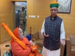 Rajasthan CM Oath Ceremony: जयपुर एयरपोर्ट पर भजन सुनाते नजर आए अर्जुन राम मेघवाल, रामभद्राचार्य महाराज ने लगाया गले Rajasthan CM Oath Ceremony: जयपुर एयरपोर्ट पर भजन सुनाते नजर आए अर्जुन राम मेघवाल, रामभद्राचार्य महाराज ने लगाया गले