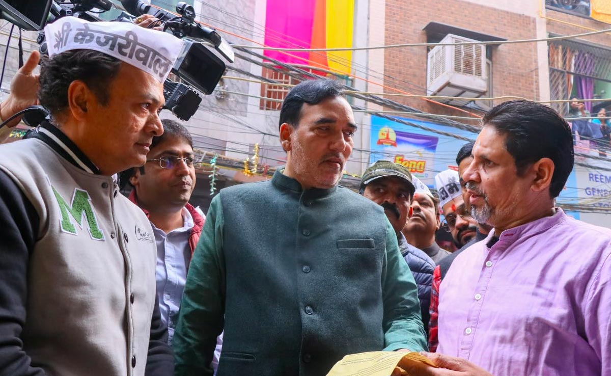 AAP का 'मैं भी केजरीवाल' हस्ताक्षर अभियान शुरू, लोगों से पूछा- 'गिरफ्तार होने पर क्या इस्तीफा दें दिल्ली के CM?'