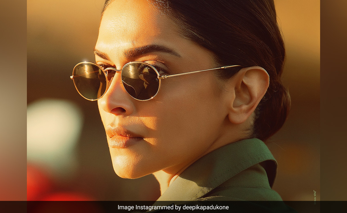<i>Fighter</i> New Poster: Meet Deepika Padukone As Squadron Leader Minal Rathore