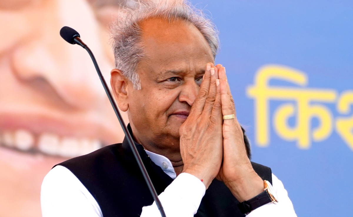 करणपुर विधानसभा चुनावः कांग्रेस की जनसभा में गहलोत, डोटासरा ने भाजपा पर बोला हमला, कही ये बात करणपुर विधानसभा चुनावः कांग्रेस की जनसभा में गहलोत, डोटासरा ने भाजपा पर बोला हमला, कही ये बात