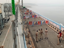 तेलंगाना में चुनाव के दौरान आंध्र प्रदेश ने किया नागार्जुन सागर बांध पर कब्जा, पानी छोड़ने पर तनाव तेलंगाना में चुनाव के दौरान आंध्र प्रदेश ने किया नागार्जुन सागर बांध पर कब्जा, पानी छोड़ने पर तनाव