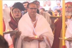 Shivraj Singh Chouhan Offers Prayers At Karunadham Aashram In Bhopal Shivraj Singh Chouhan Offers Prayers At Karunadham Aashram In Bhopal