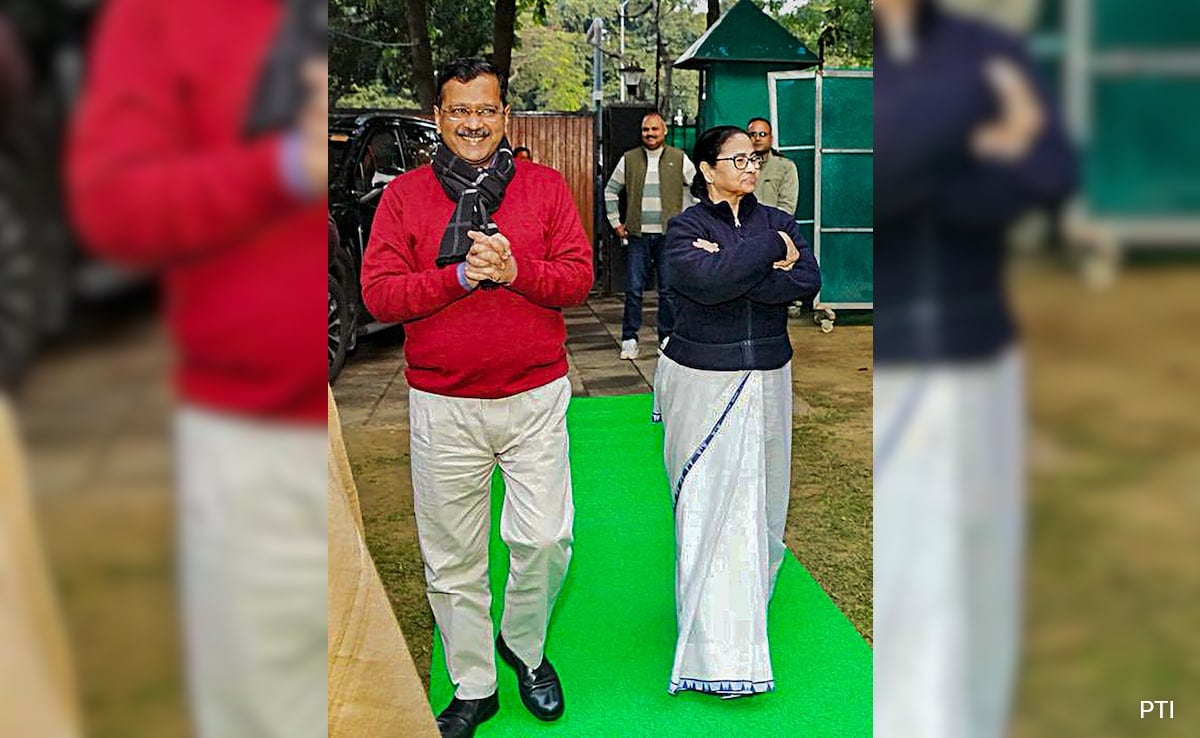 Arvind Kejriwal Dials Mamata Banerjee Ahead Of Bengal Polls, Extends Support