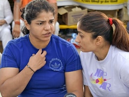 Vinesh Phogat Breaks Silence On Sakshi Malik's 'Greed' Allegation, Says "No One Gave..." Vinesh Phogat Breaks Silence On Sakshi Malik's 'Greed' Allegation, Says "No One Gave..."