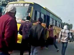 Rajasthan Crime: बेखौफ बदमाशों ने दिनदहाड़े निजी बस पर लाठी डंडों से किया हमला, मुकदमे की जांच में जुटी पुलिस Rajasthan Crime: बेखौफ बदमाशों ने दिनदहाड़े निजी बस पर लाठी डंडों से किया हमला, मुकदमे की जांच में जुटी पुलिस