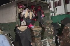Army Rescues 800 Stranded Tourists From East Sikkim Army Rescues 800 Stranded Tourists From East Sikkim