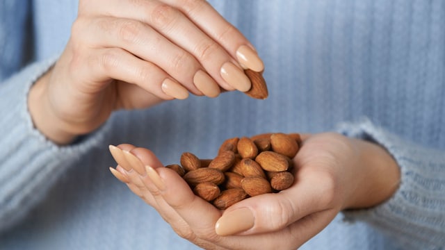 Almonds can help boost heart health
