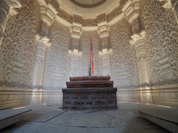 अयोध्या के राम मंदिर के गर्भगृह की तस्वीर आई सामने, अगले महीने होगी प्राण प्रतिष्ठा अयोध्या के राम मंदिर के गर्भगृह की तस्वीर आई सामने, अगले महीने होगी प्राण प्रतिष्ठा