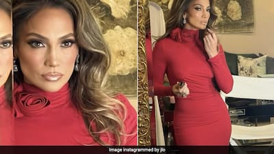 Jennifer Lopez Is In A Sizzling Red Dress But Her Festive Makeup Will Still Be The Talk Of The Town Jennifer Lopez Is In A Sizzling Red Dress But Her Festive Makeup Will Still Be The Talk Of The Town