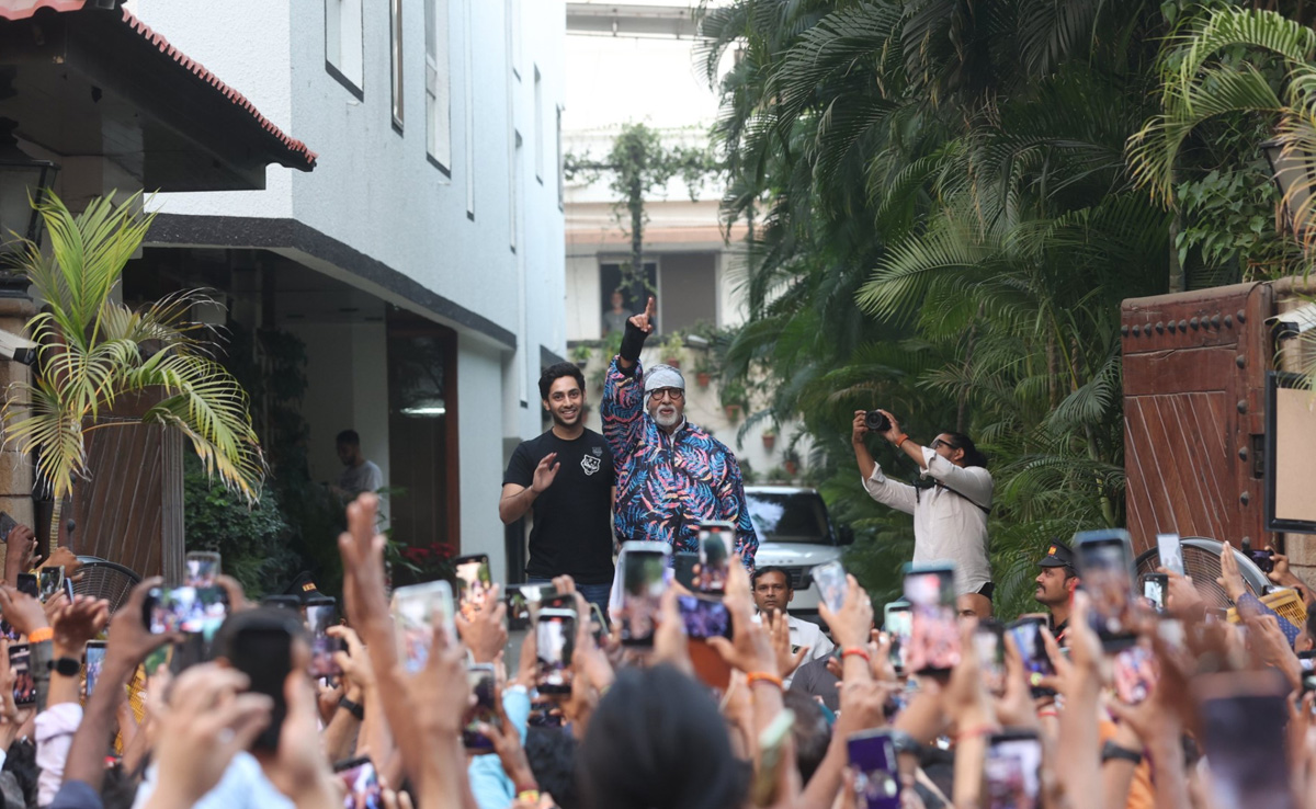 अमिताभ बच्चन ने फैन्स के सामने पहली बार किया ये काम, देखने वाले भी रह गए हैरान