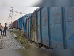 अजमेर में बेपटरी हुई मालगाड़ी की 4 बोगियां, कई ट्रेनें हुई लेट, कई के रूट में बदलाव अजमेर में बेपटरी हुई मालगाड़ी की 4 बोगियां, कई ट्रेनें हुई लेट, कई के रूट में बदलाव