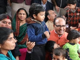 MP में नए चेहरे को CM कुर्सी देने की अटकलों के बीच शिवराज सिंह चौहान ने BJP नेतृत्व को दिया संदेश! MP में नए चेहरे को CM कुर्सी देने की अटकलों के बीच शिवराज सिंह चौहान ने BJP नेतृत्व को दिया संदेश!